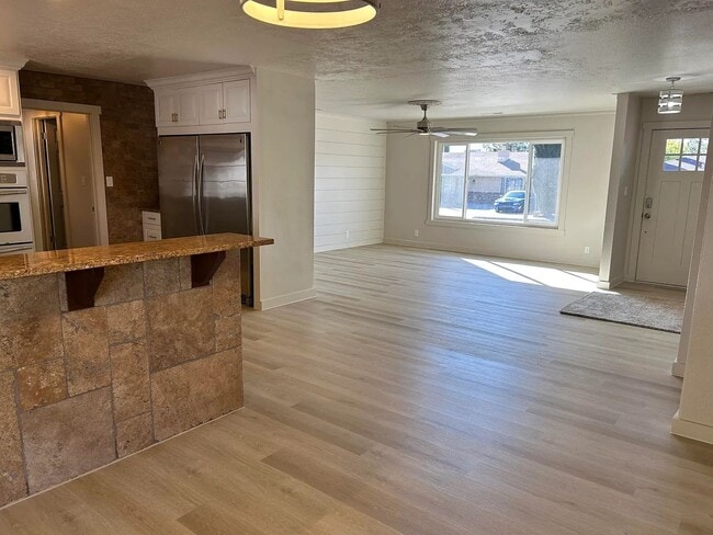 Building Photo - Gorgeous Santa Clara Home with Stunning Ki...
