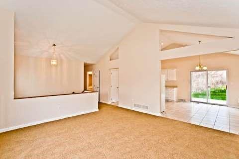 Building Photo - 221 Cottonwood Ln