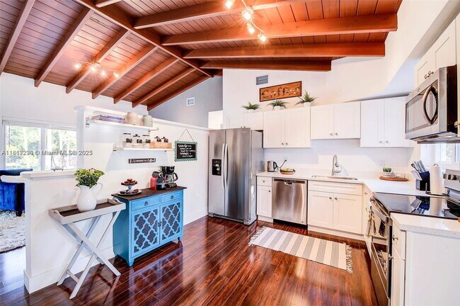 Building Photo - Northeast 169th Street, North Miami Beach, FL 33162 - 3 BR 2 BA single-family home