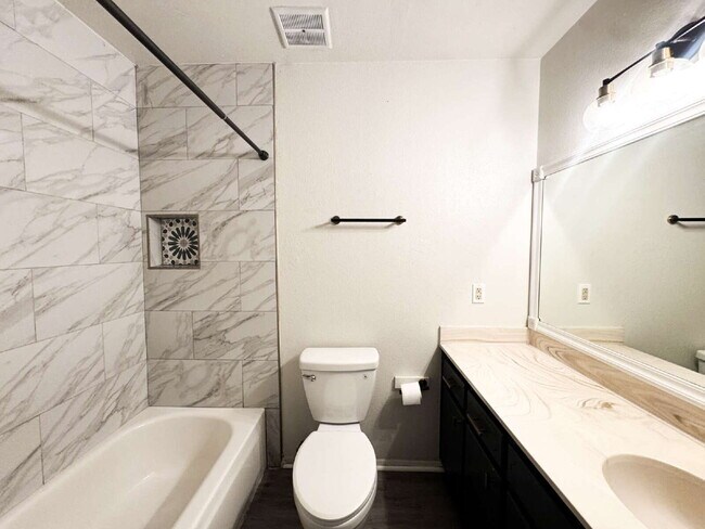 Building Photo - "Pool Home in the Center of Yuma!"