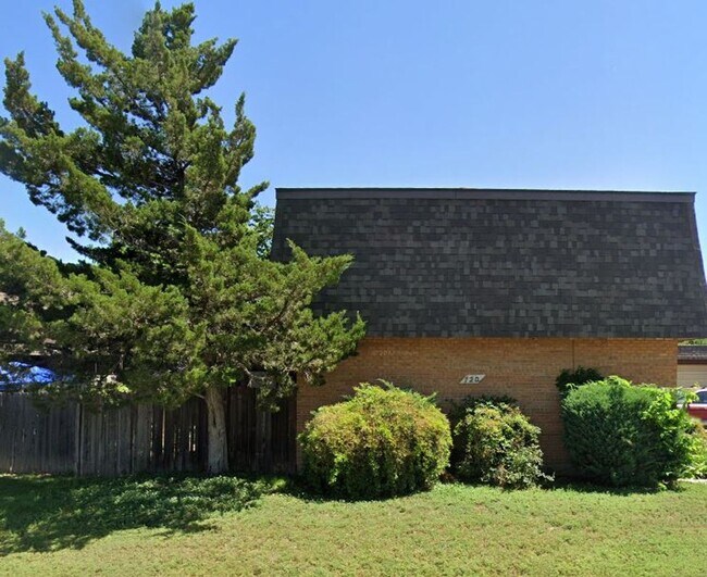 Primary Photo - 720 37th Ave Ct