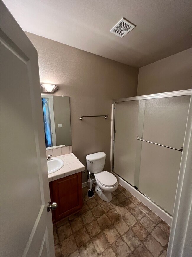 Building Photo - 3-Bedroom 3-Bathroom house across from Candlelight Park