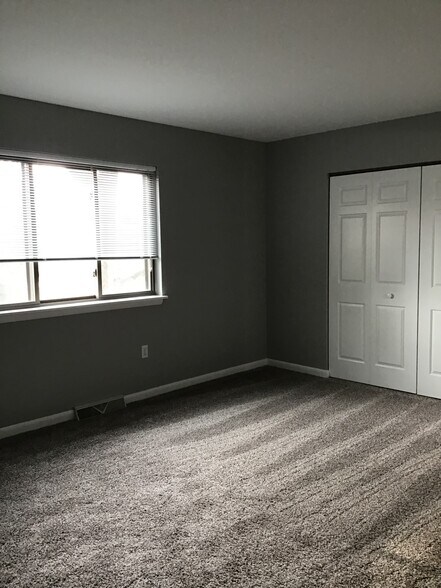 Building Photo - 403 Stonegate Ct