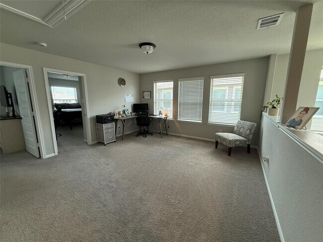 Building Photo - 5621 Hyde Park Dr