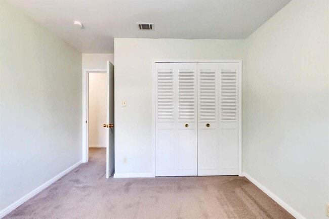 Building Photo - 2609 Richcreek Rd