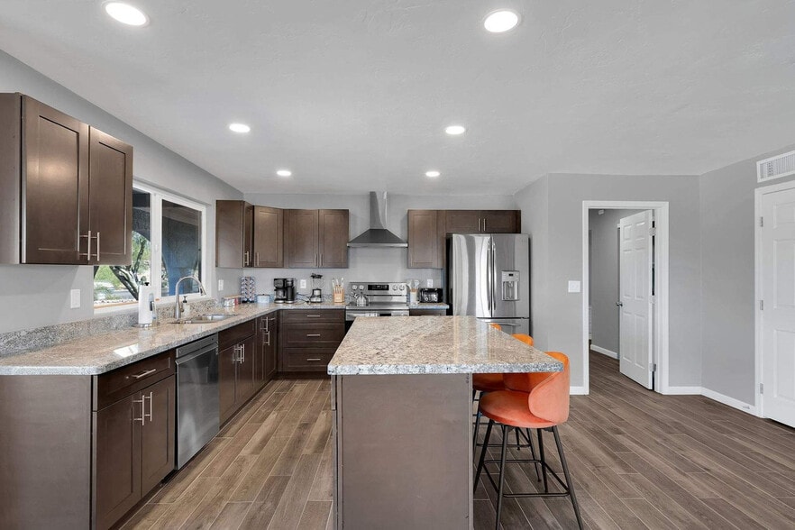 Building Photo - 6240 E River Rd