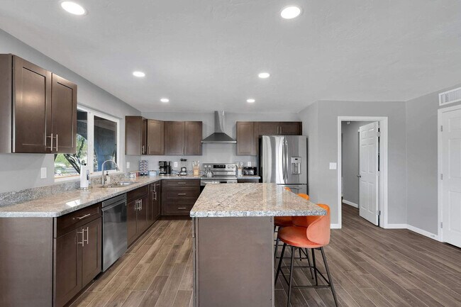 Building Photo - 6240 E River Rd