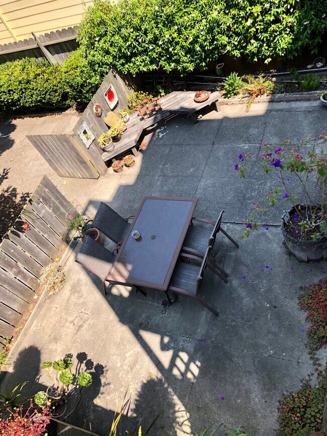 Building Photo - 2632 Post St