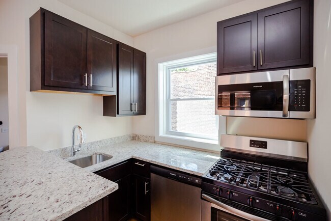 Building Photo - 4248 N Lamon Ave