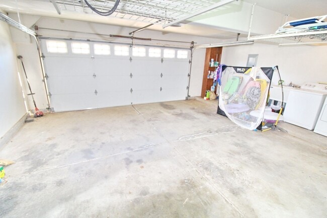 Building Photo - 674 Malimali St