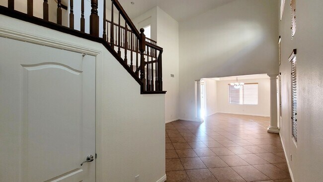 Building Photo - 5913 Altissimo St