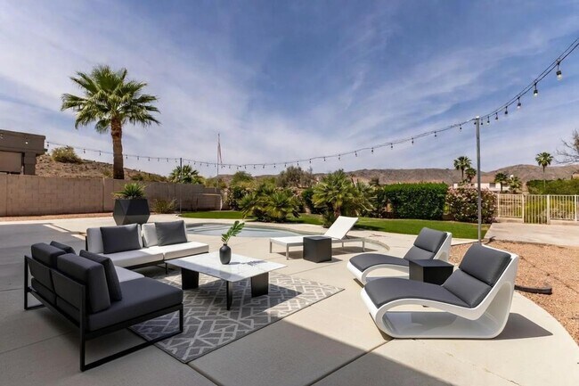 Building Photo - 918 W Windsong Dr