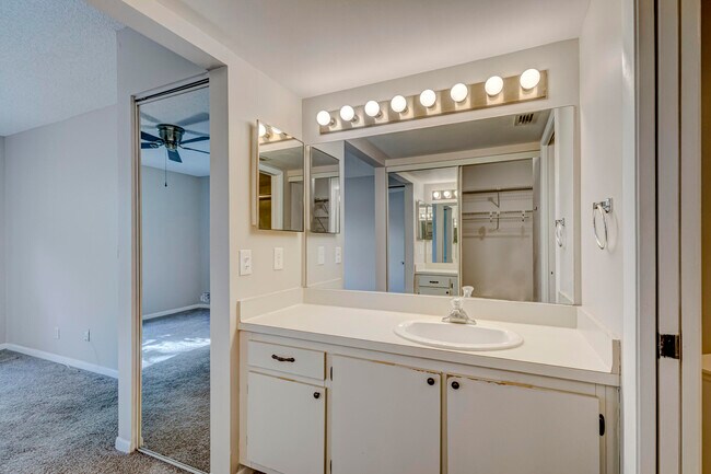 Building Photo - 601 Sabal Ridge Cir