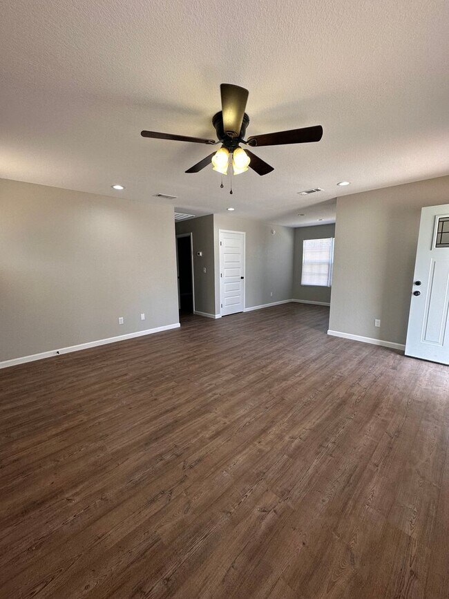 Building Photo - 906 Moxley Dr