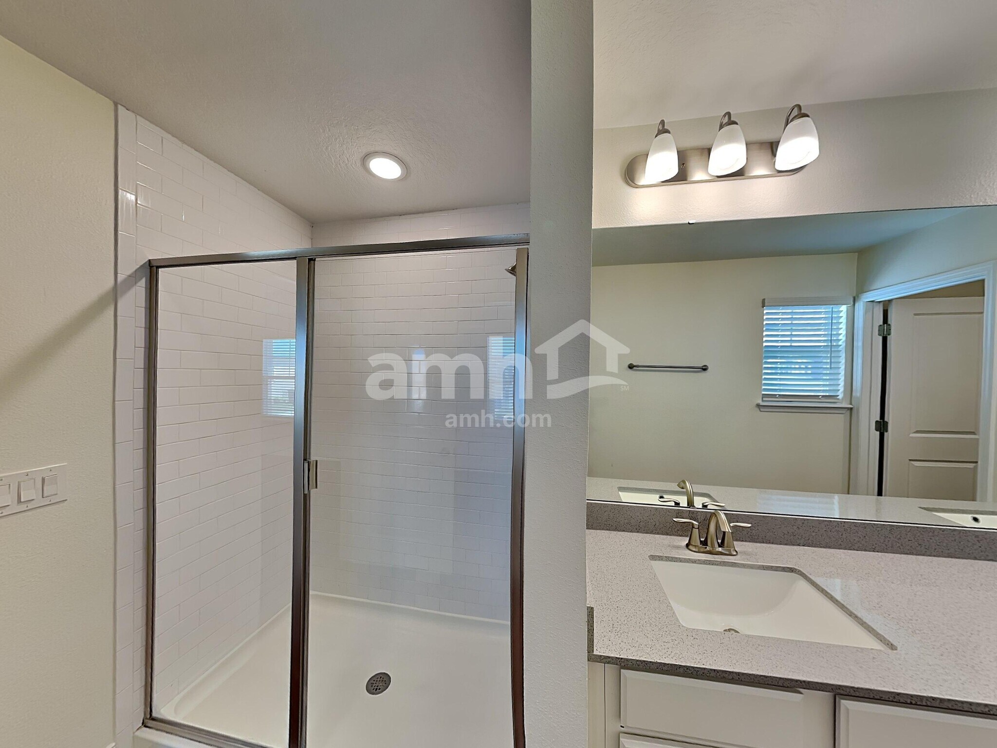 Building Photo - 6058 Little Blf Cir