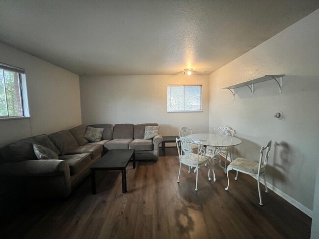 Building Photo - 1309 Burton Ct