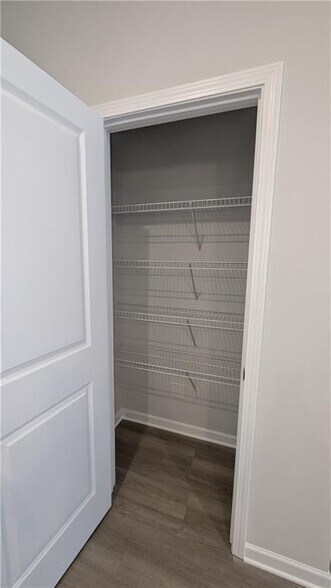 Building Photo - 427 Lanier Cir