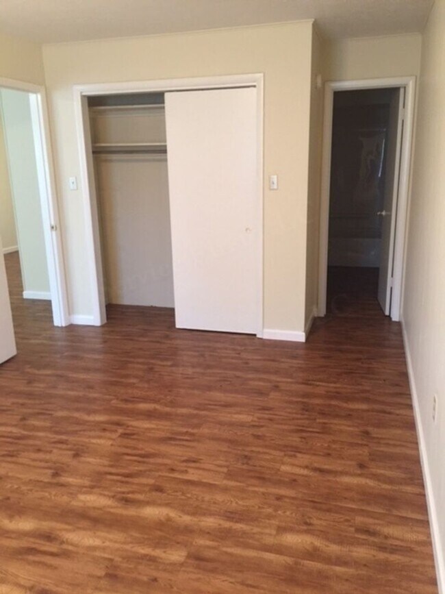 Building Photo - Bolivar MO 1 Bed, 1 Bath Apartment