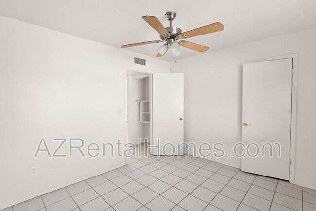 Building Photo - 2210 W Hermosa Dr