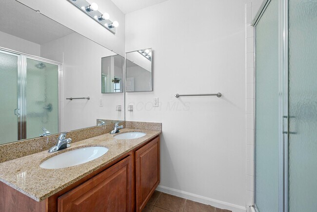 Building Photo - 4035 Redroyal Ave