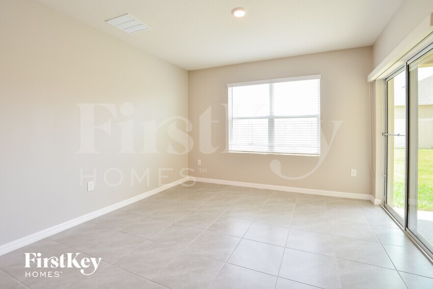 Building Photo - 353 American Holly Ave