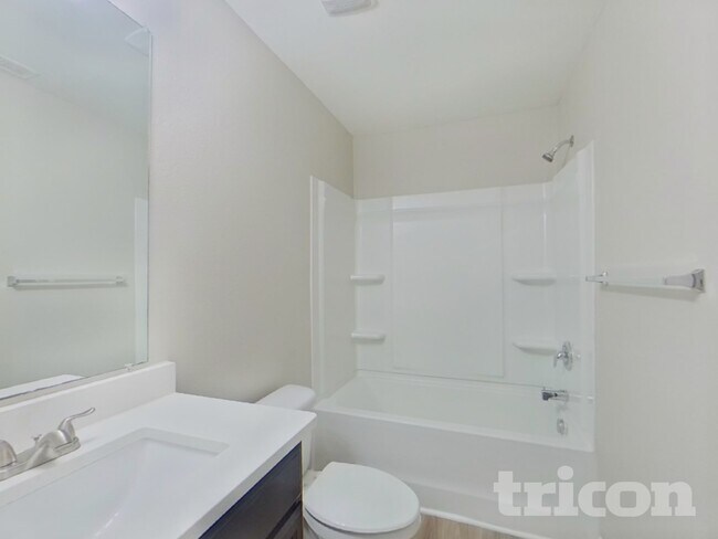 Building Photo - 750 Chariot Way