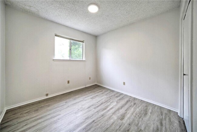 Building Photo - 1509 Sagebrush Dr