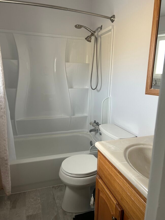 Building Photo - 918 Knapp St