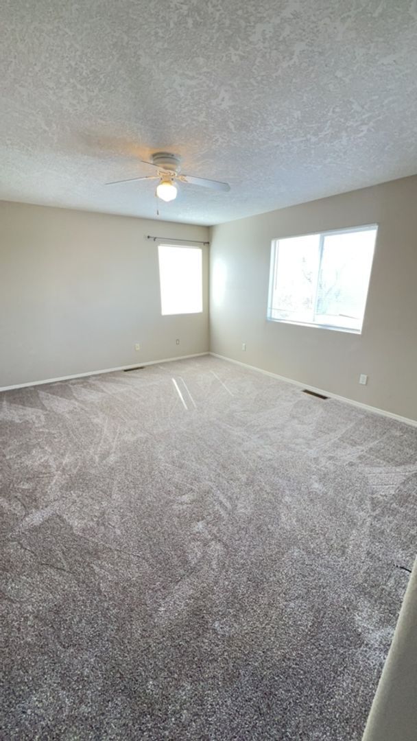 Building Photo - Beautiful 4 Bedroom 2.5 Bath home in the Vista Del Norte Subdivision