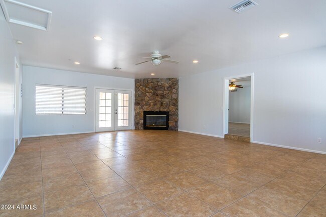 Building Photo - 26960 N 61st St