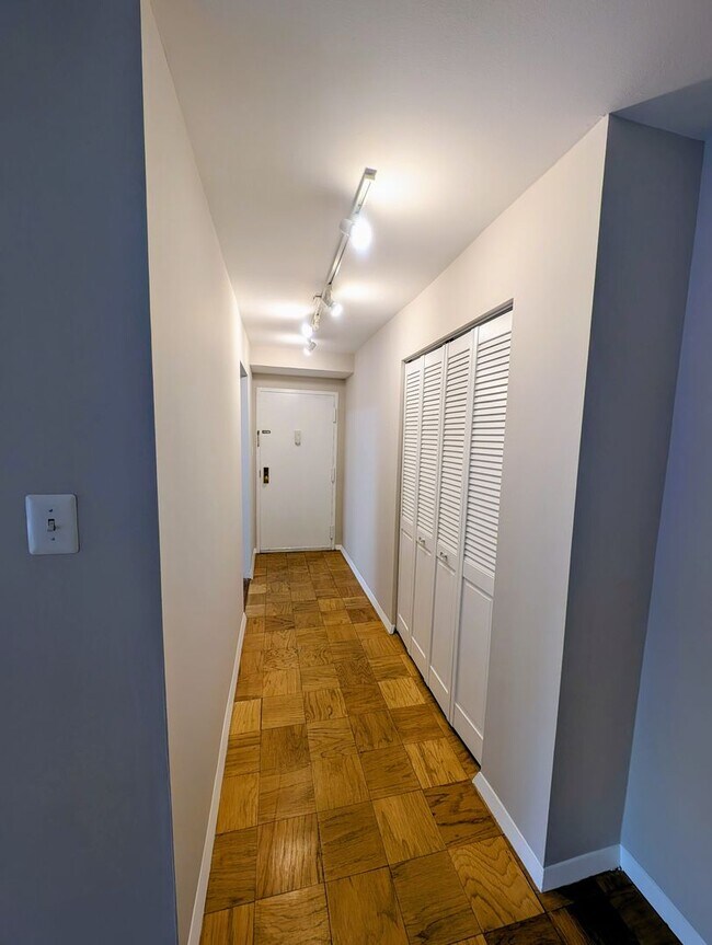 Building Photo - Spacious North Bethesda 3BR with Private Patio & Resort-Style Amenities