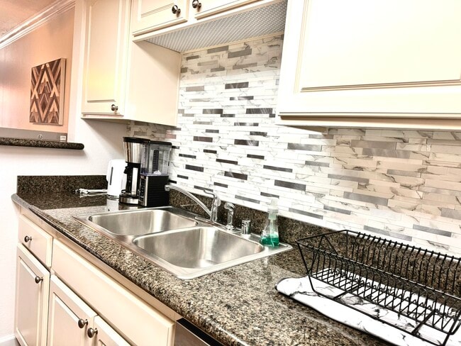 Building Photo - 12035 Alta Carmel Ct