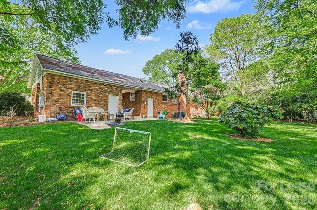 Building Photo - 2120 Rocky Knoll Dr