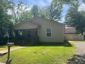 Building Photo - 2510 11th Ct