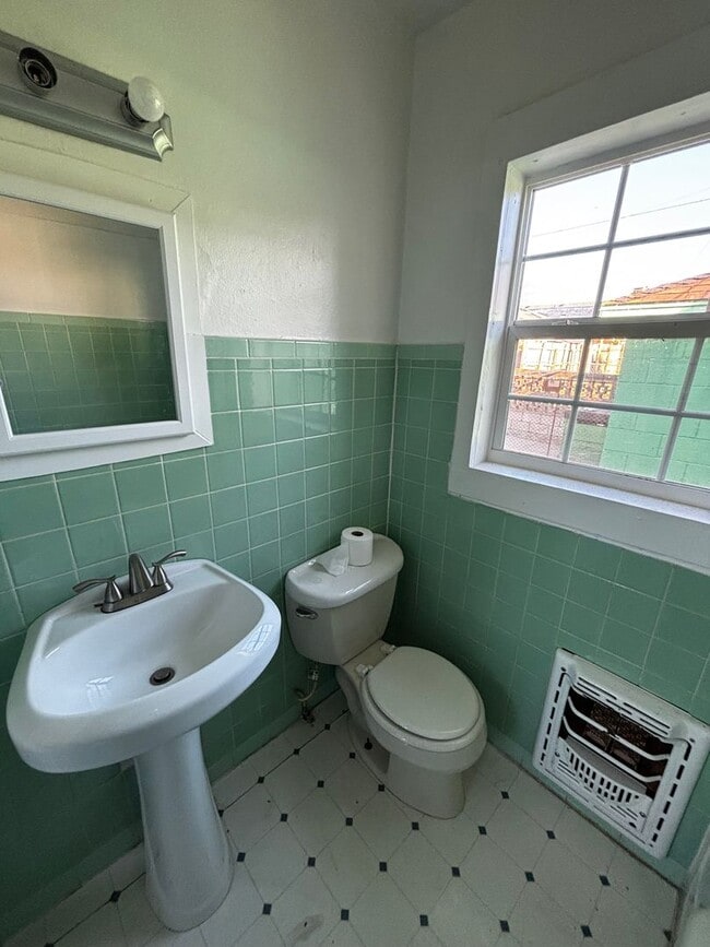 Building Photo - 1br 1ba house!