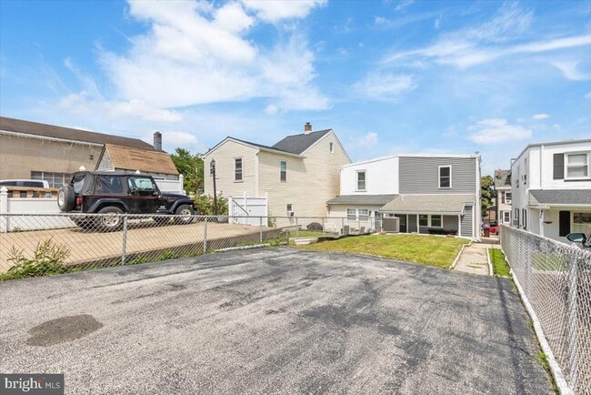 Building Photo - 436 Grove St
