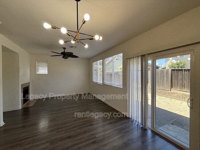 Building Photo - 1552 Bailey Dr