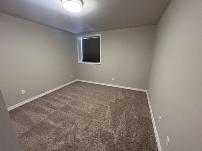 Building Photo - 2083 Lake Hills Dr