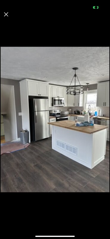 Building Photo - 7411 Pine Island Dr NE