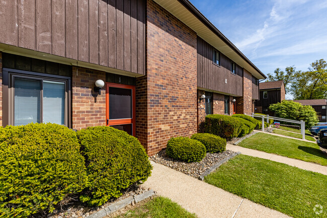 Briarwood - Briarwood Townhouses