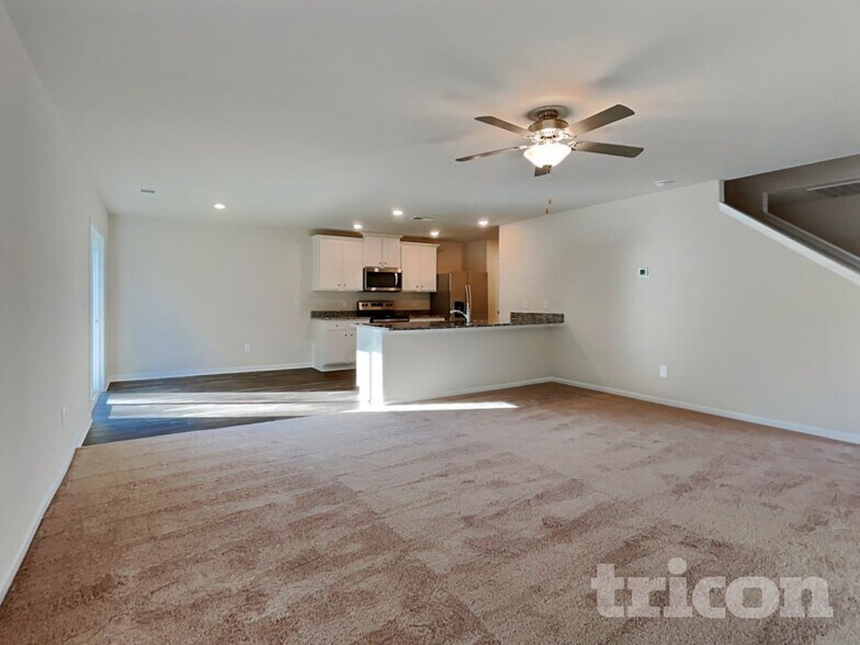 Building Photo - 2118 Southlea Dr