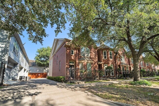 Building Photo - 90 McGowen St