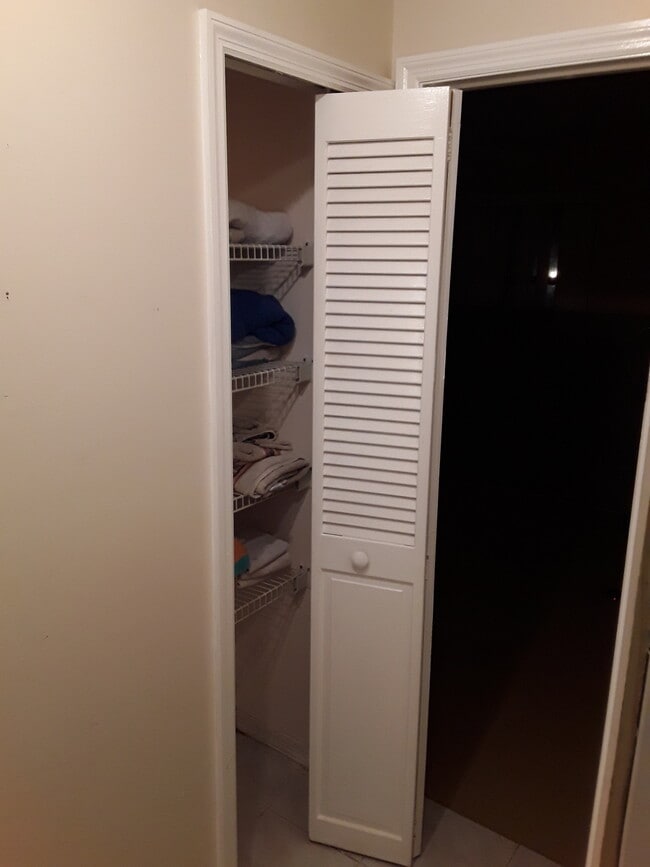 Building Photo - 118 SW Fairway Ave