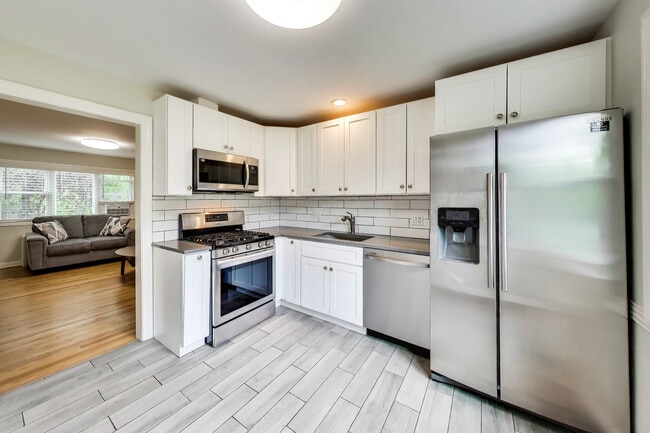Building Photo - 6407 N Normandy Ave