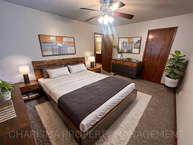Building Photo - 2 BEDROOM, 1 BATH, NO STEPS, ATTACHED GARA...