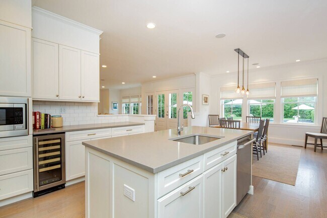 Building Photo - 23 Gansett Ln