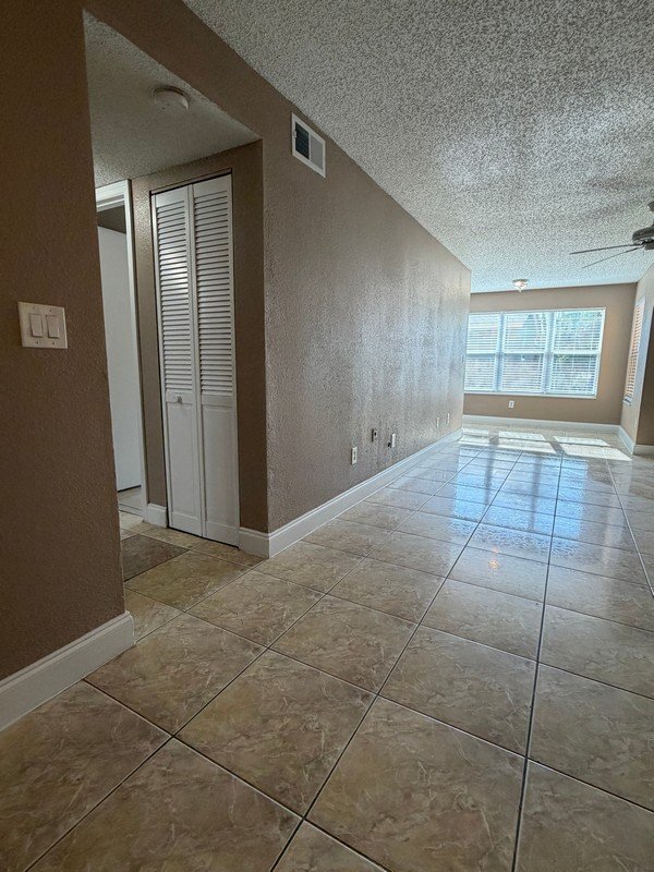 Building Photo - 4658 Commander Dr