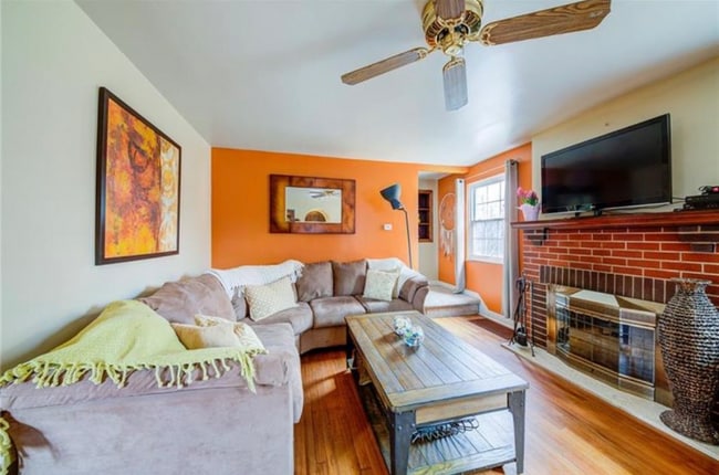 Building Photo - 10 Penn Dr