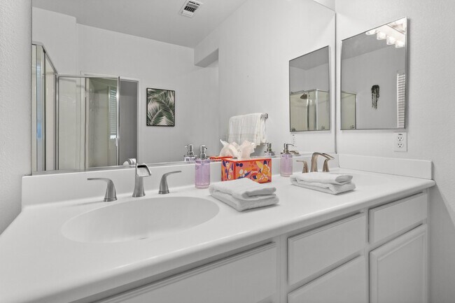 Building Photo - 82664 Heston Dr