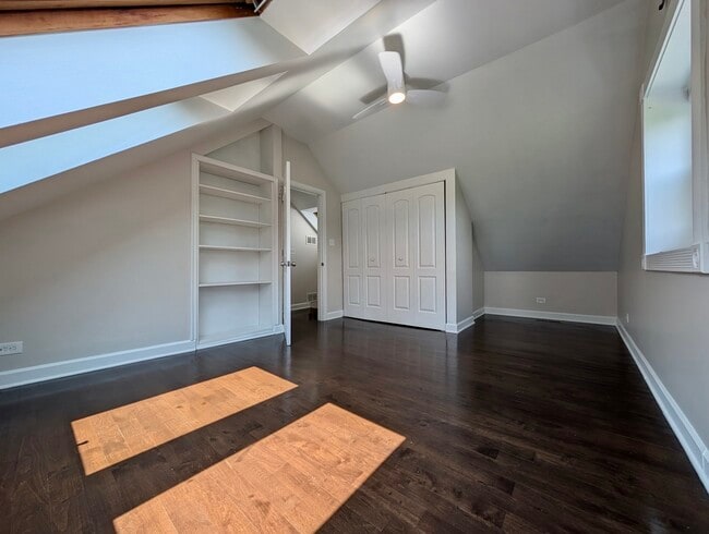 Building Photo - 1820 N Paulina St